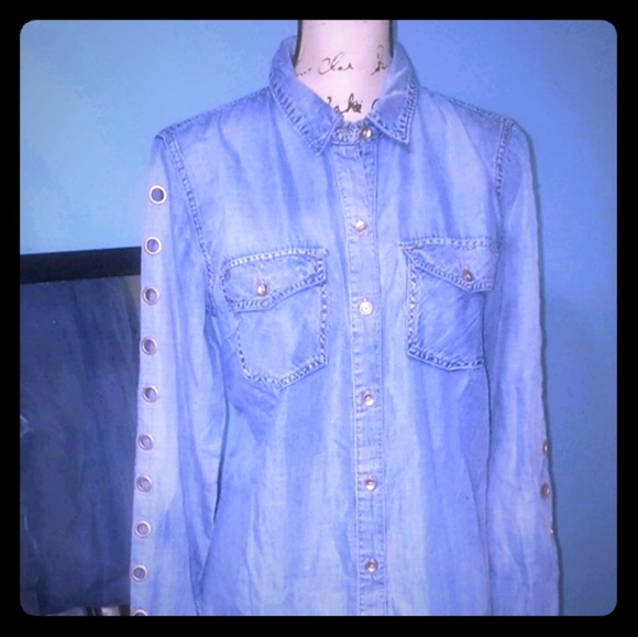 Denim button up with grommets - Picture 3 of 4
